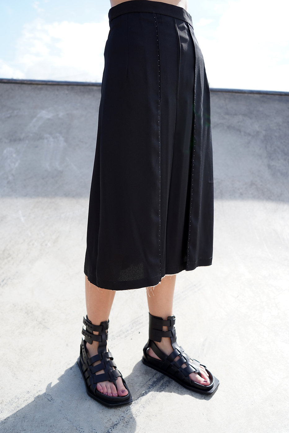 Black midi outlet hem skirt